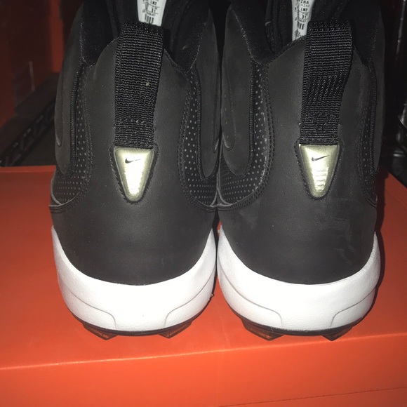New in box vintage men\'s Air zoom boss shark Nike football cleat black white 13